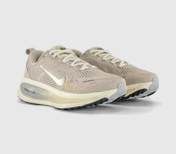 Nike Vomero 18 Trainers