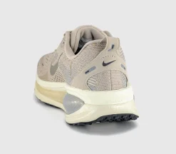 Nike Vomero 18 Trainers
