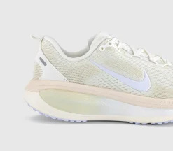 Nike Vomero 18 Trainers