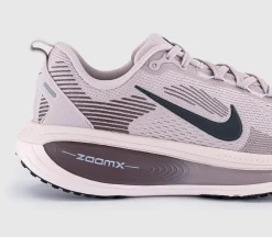 Nike Vomero 18 Trainers