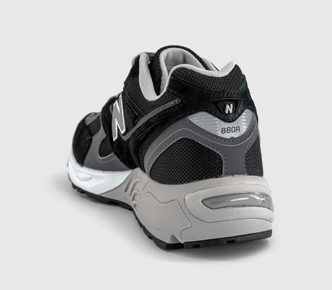 880R Trainers