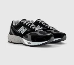 880R Trainers