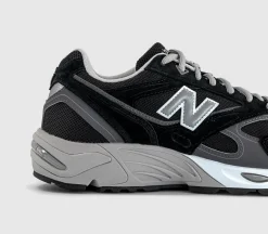 880R Trainers