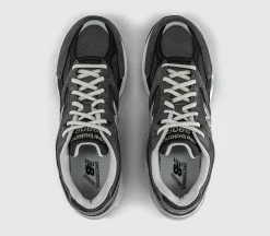 880R Trainers