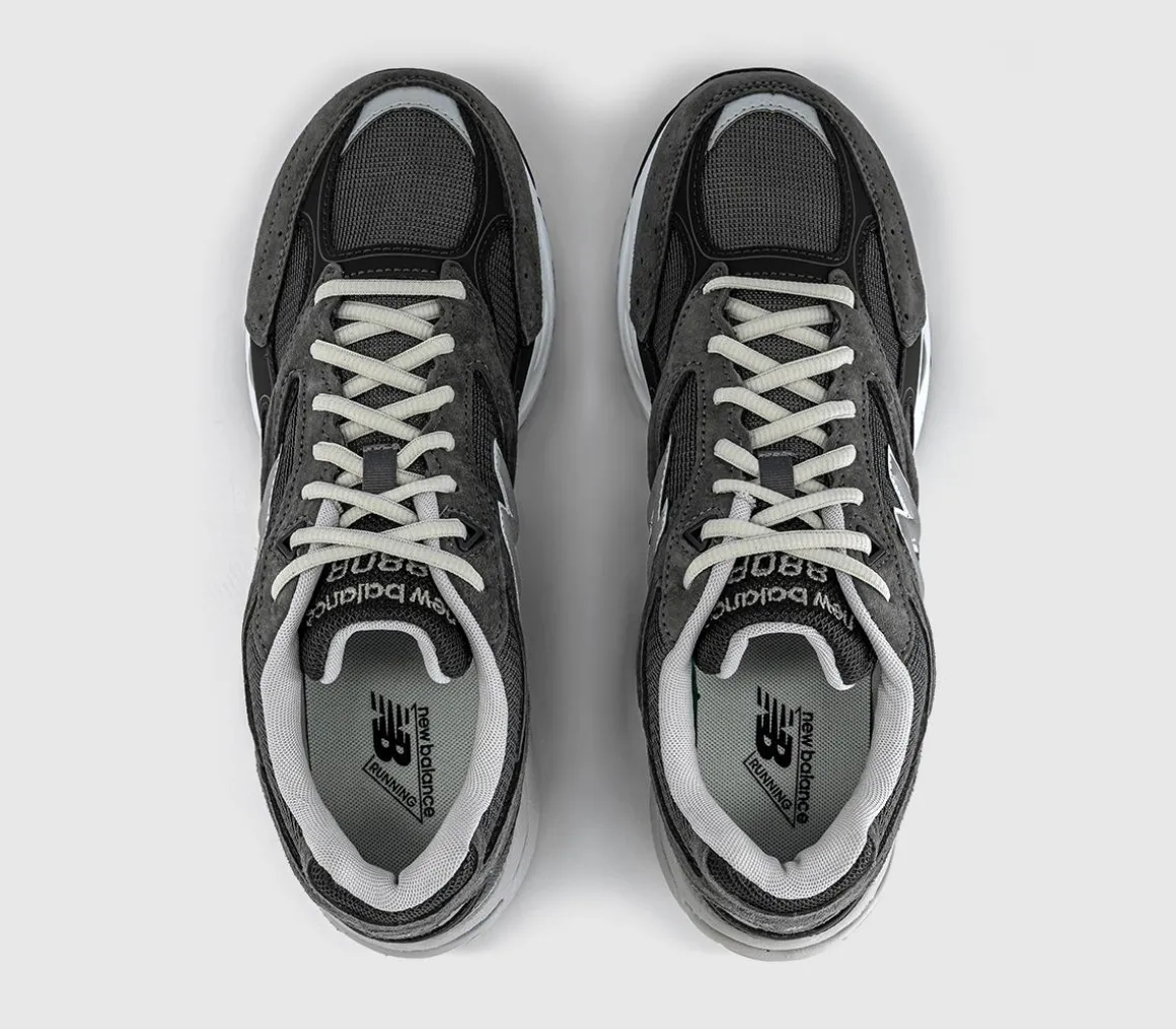 880R Trainers