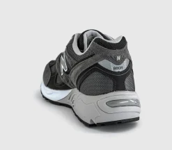 880R Trainers