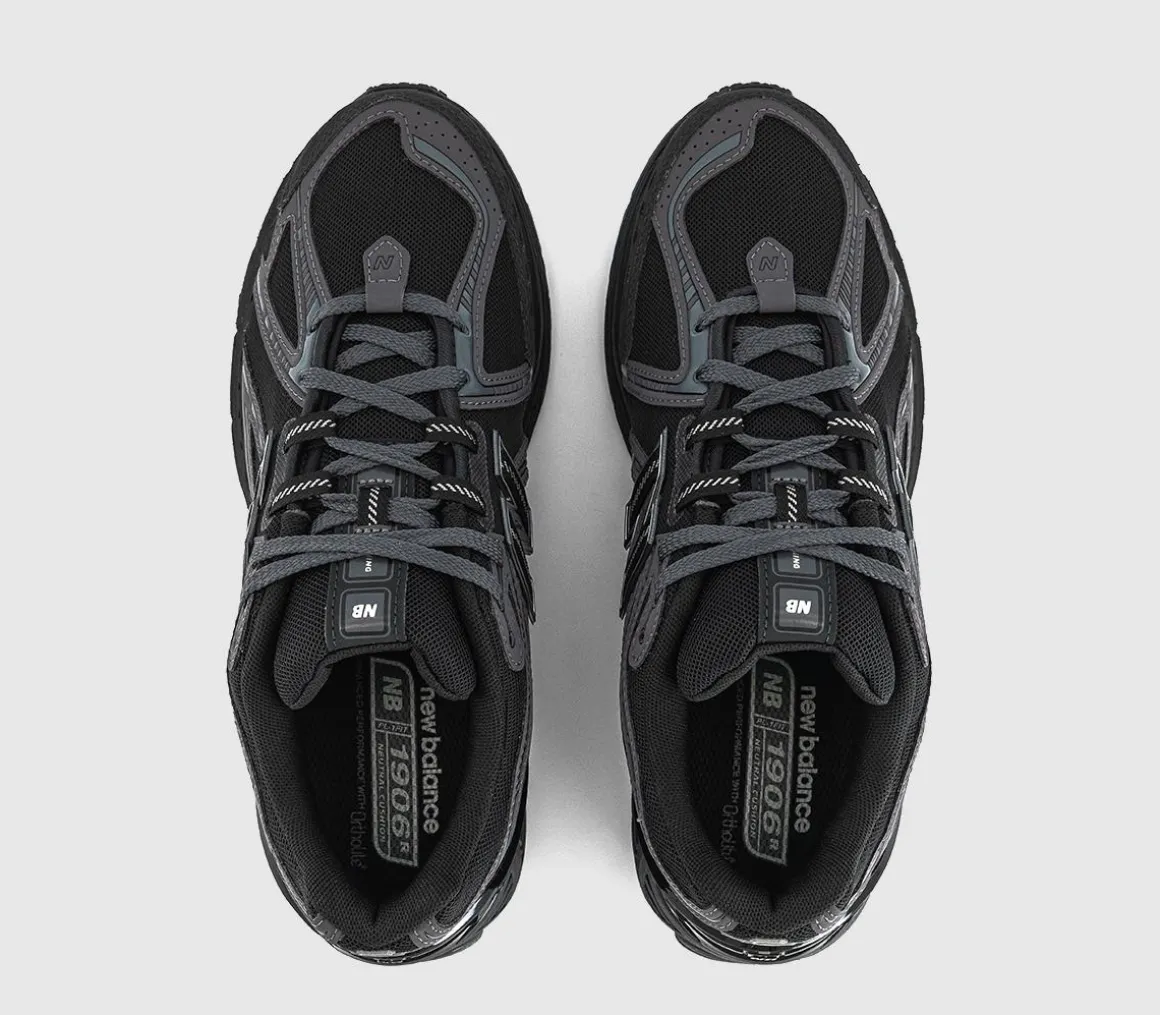 1906 Trainers