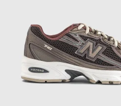 740 V2 Trainers
