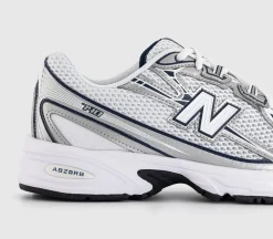 740 V2 Trainers