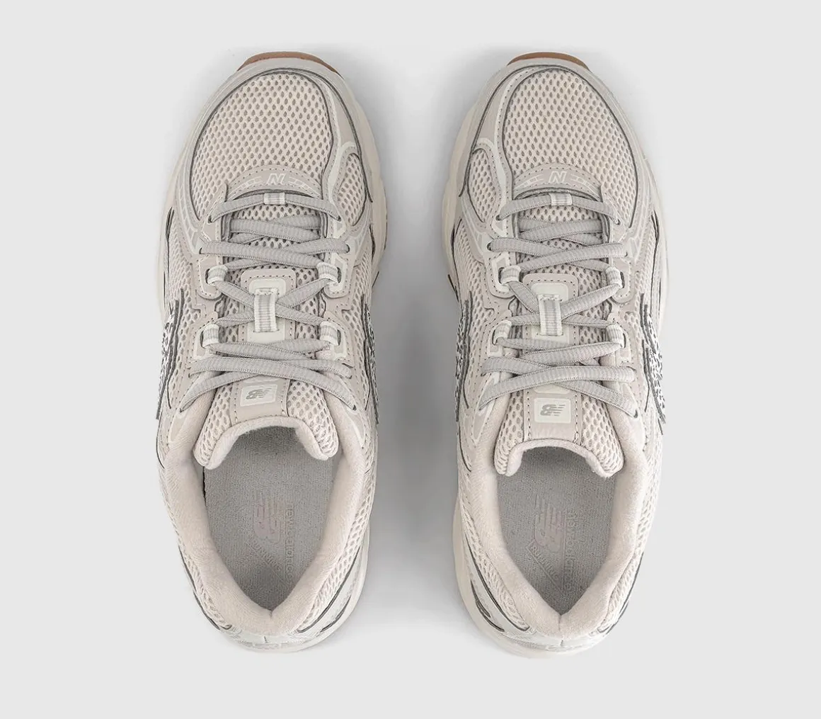 740 V2 Trainers