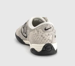 W T90 Trainers