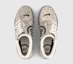 W T90 Trainers