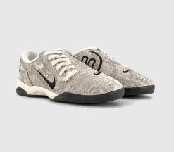 W T90 Trainers