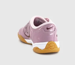 W T90 Trainers