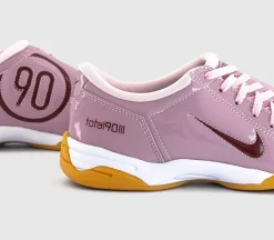W T90 Trainers