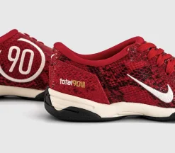 W T90 Trainers