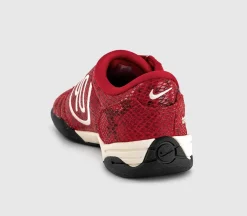 W T90 Trainers