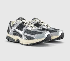 Zoom Vomero 5 Trainers