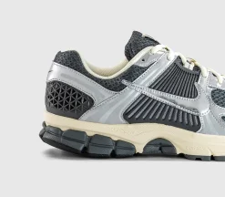 Zoom Vomero 5 Trainers