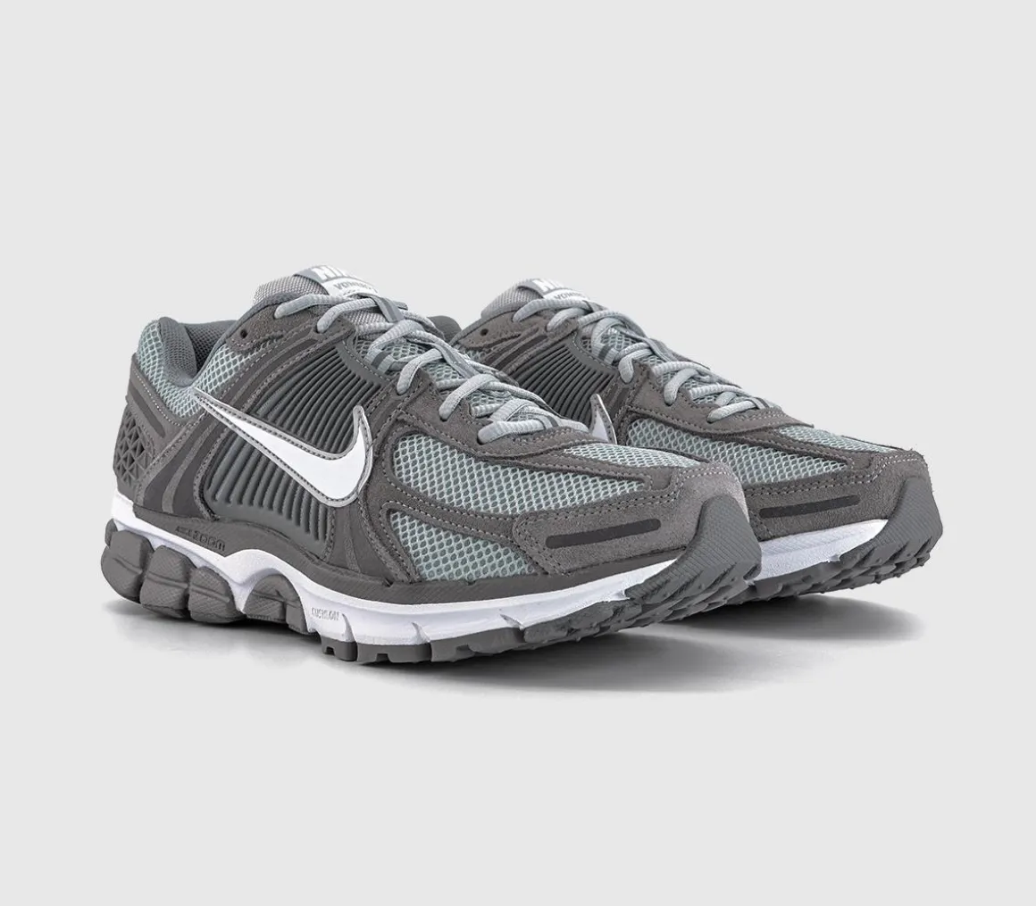 Zoom Vomero 5 Trainers